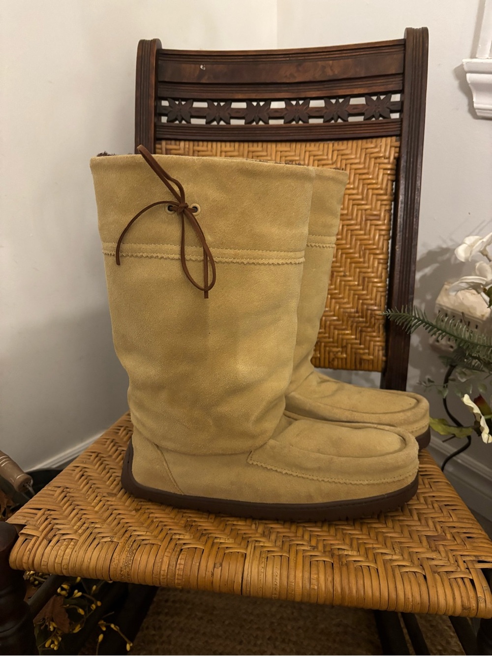 Unisex Tan Suede Mid-Calf Boots